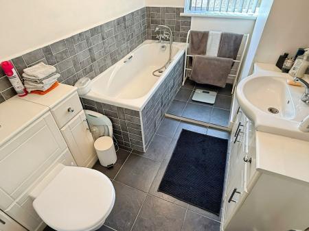 3 bedroom Semi-detached house for sale in Humberstone Lane, Leicester, LE4