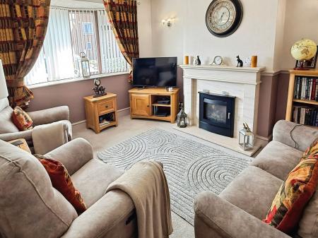 3 bedroom Semi-detached house for sale in Humberstone Lane, Leicester, LE4