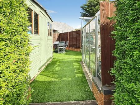 3 bedroom Semi-detached house for sale in Humberstone Lane, Leicester, LE4