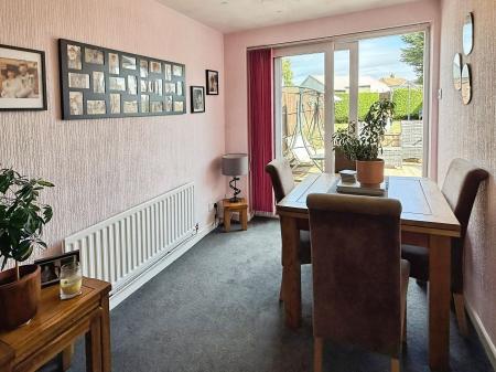 3 bedroom Semi-detached house for sale in Humberstone Lane, Leicester, LE4