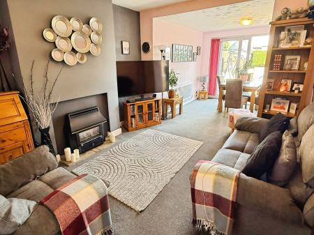 3 bedroom Semi-detached house for sale in Humberstone Lane, Leicester, LE4