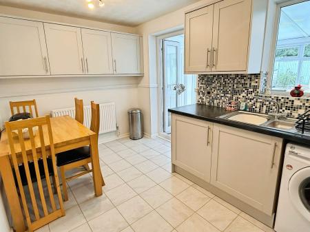 2 bedroom Semi-detached house for sale in Hazeldene Road, Hamilton, LE5