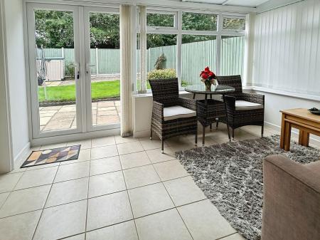 2 bedroom Semi-detached house for sale in Hazeldene Road, Hamilton, LE5