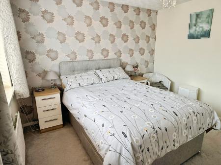 2 bedroom Semi-detached house for sale in Hazeldene Road, Hamilton, LE5