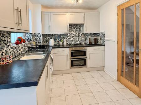 2 bedroom Semi-detached house for sale in Hazeldene Road, Hamilton, LE5