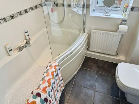 2 bedroom Semi-detached house for sale in Hazeldene Road, Hamilton, LE5