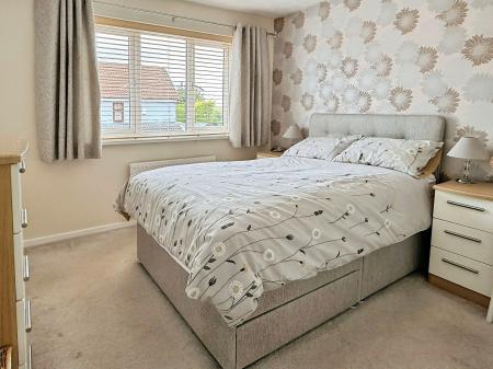 2 bedroom Semi-detached house for sale in Hazeldene Road, Hamilton, LE5
