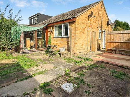 2 bedroom Semi-detached bungalow for sale in Avon Close, Oadby, LE2