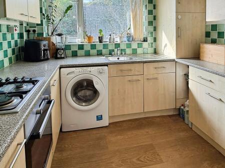2 bedroom Semi-detached bungalow for sale in Avon Close, Oadby, LE2