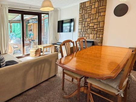 2 bedroom Semi-detached bungalow for sale in Avon Close, Oadby, LE2