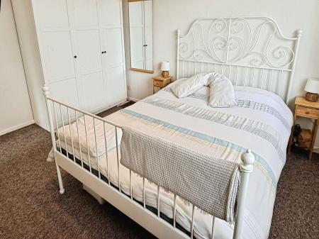 2 bedroom Semi-detached bungalow for sale in Avon Close, Oadby, LE2