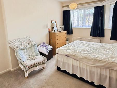 4 bedroom Semi-detached house for sale in Ash Tree Road, Oadby, LE2