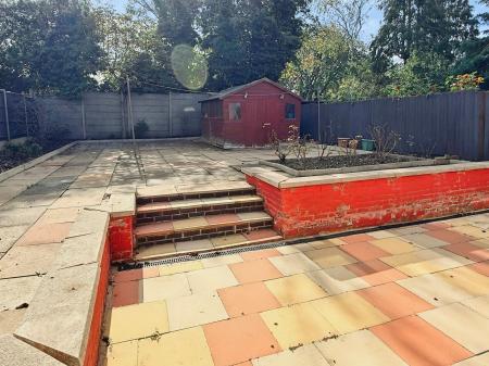 4 bedroom Semi-detached house for sale in Ash Tree Road, Oadby, LE2
