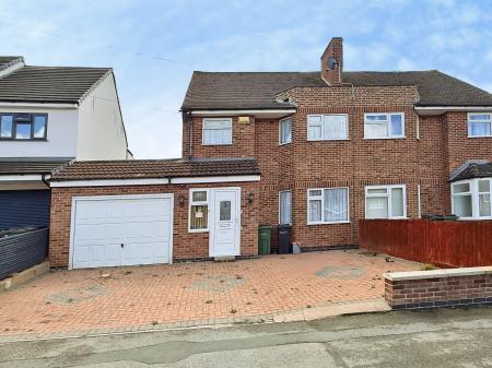 4 bedroom Semi-detached house for sale in Ash Tree Road, Oadby, LE2