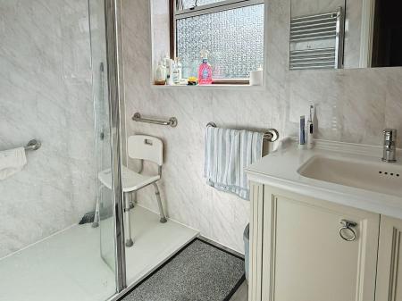4 bedroom Semi-detached house for sale in Ash Tree Road, Oadby, LE2