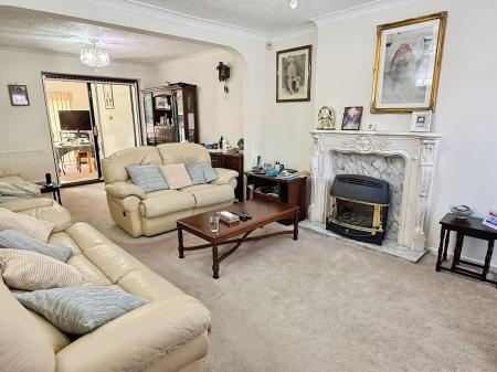 4 bedroom Semi-detached house for sale in Ash Tree Road, Oadby, LE2