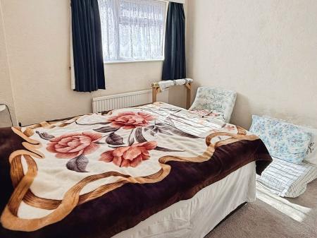 4 bedroom Semi-detached house for sale in Ash Tree Road, Oadby, LE2