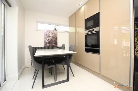 3 bedroom Detached house for sale in Beech Road, Oadby, LE2