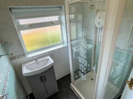 3 bedroom Semi-detached house to let in Thorpe Drive, Wigston, LE18