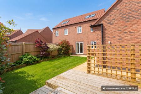 3 bedroom Semi-detached house to let in Forest House Lane, Leicester Forest East, LE3