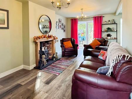 3 bedroom Semi-detached house for sale in Kent Drive, Oadby, LE2