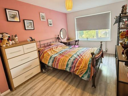 3 bedroom Semi-detached house for sale in Kent Drive, Oadby, LE2