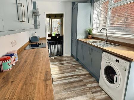 3 bedroom Semi-detached house for sale in Kent Drive, Oadby, LE2