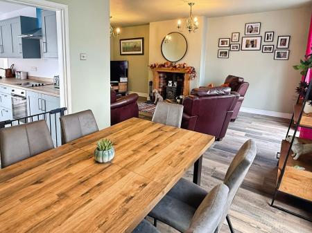 3 bedroom Semi-detached house for sale in Kent Drive, Oadby, LE2
