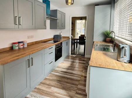 3 bedroom Semi-detached house for sale in Kent Drive, Oadby, LE2