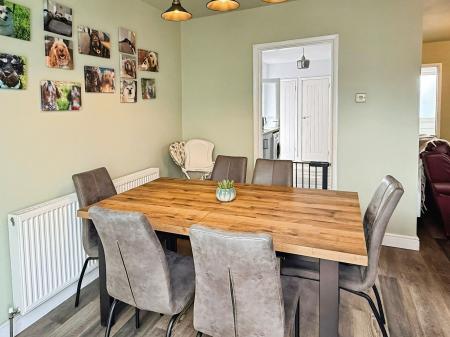 3 bedroom Semi-detached house for sale in Kent Drive, Oadby, LE2