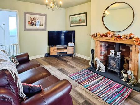 3 bedroom Semi-detached house for sale in Kent Drive, Oadby, LE2