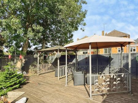 3 bedroom Semi-detached house for sale in Kent Drive, Oadby, LE2