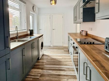 3 bedroom Semi-detached house for sale in Kent Drive, Oadby, LE2