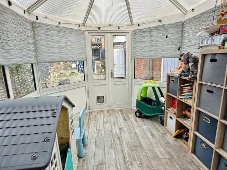 3 bedroom Semi-detached house for sale in Kent Drive, Oadby, LE2