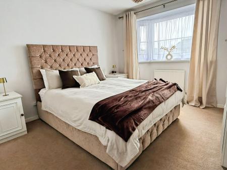 4 bedroom Detached house for sale in Devonia Road, Oadby, LE2