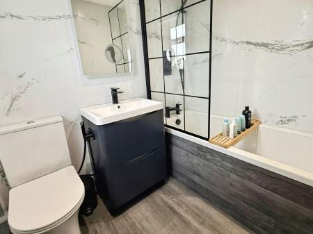 4 bedroom Detached house for sale in Devonia Road, Oadby, LE2
