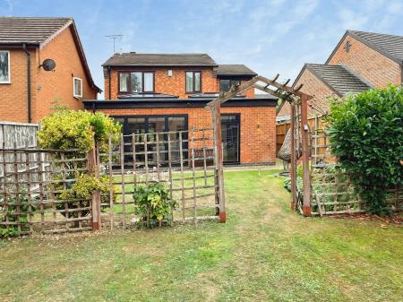 4 bedroom Detached house for sale in Devonia Road, Oadby, LE2
