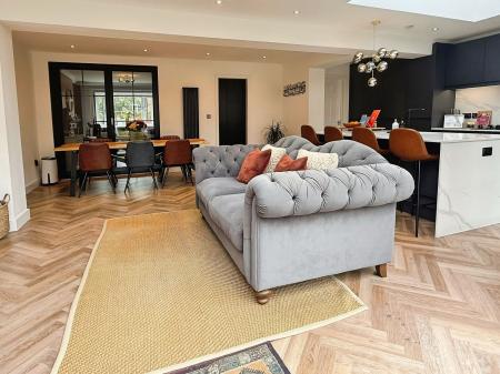 4 bedroom Detached house for sale in Devonia Road, Oadby, LE2