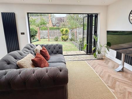 4 bedroom Detached house for sale in Devonia Road, Oadby, LE2