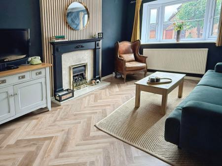 4 bedroom Detached house for sale in Devonia Road, Oadby, LE2