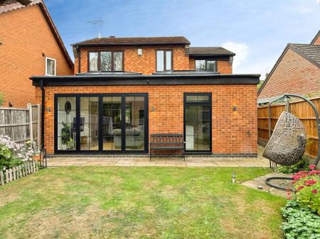 4 bedroom Detached house for sale in Devonia Road, Oadby, LE2