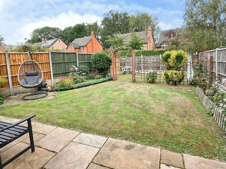 4 bedroom Detached house for sale in Devonia Road, Oadby, LE2