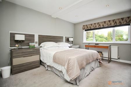 2 bedroom Detached bungalow for sale in Hollies Way, Thurnby, LE7