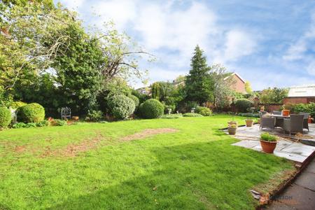 2 bedroom Detached bungalow for sale in Hollies Way, Thurnby, LE7