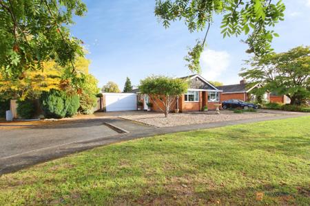 2 bedroom Detached bungalow for sale in Hollies Way, Thurnby, LE7