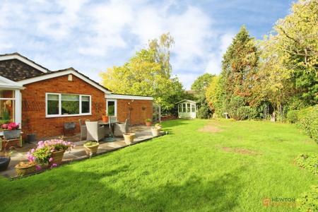 2 bedroom Detached bungalow for sale in Hollies Way, Thurnby, LE7