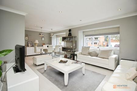 2 bedroom Detached bungalow for sale in Hollies Way, Thurnby, LE7