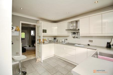 2 bedroom Detached bungalow for sale in Hollies Way, Thurnby, LE7