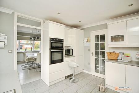 2 bedroom Detached bungalow for sale in Hollies Way, Thurnby, LE7
