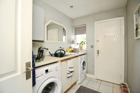 2 bedroom Detached bungalow for sale in Hollies Way, Thurnby, LE7